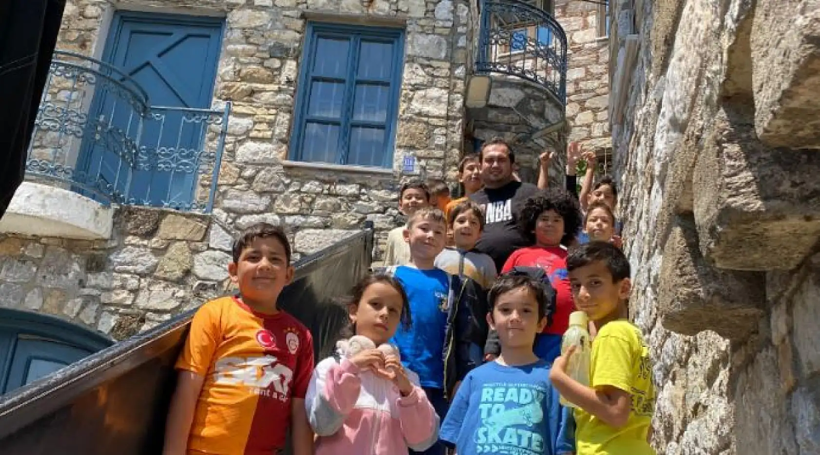 Menteşeli çocuklar tarihi resmetti