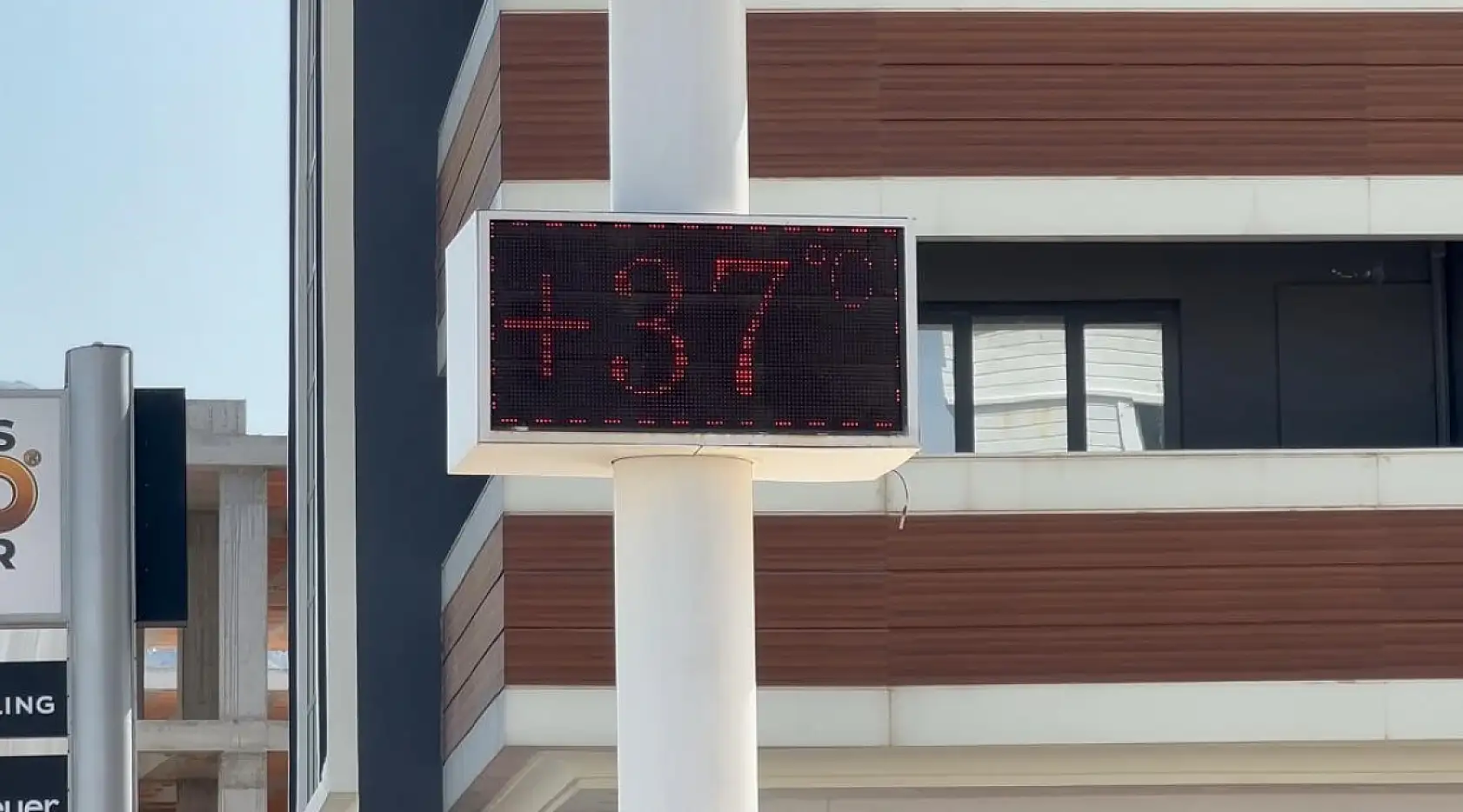 Marmaris'te bayram sıcaklığı: Tatilciler sahillere akın etti