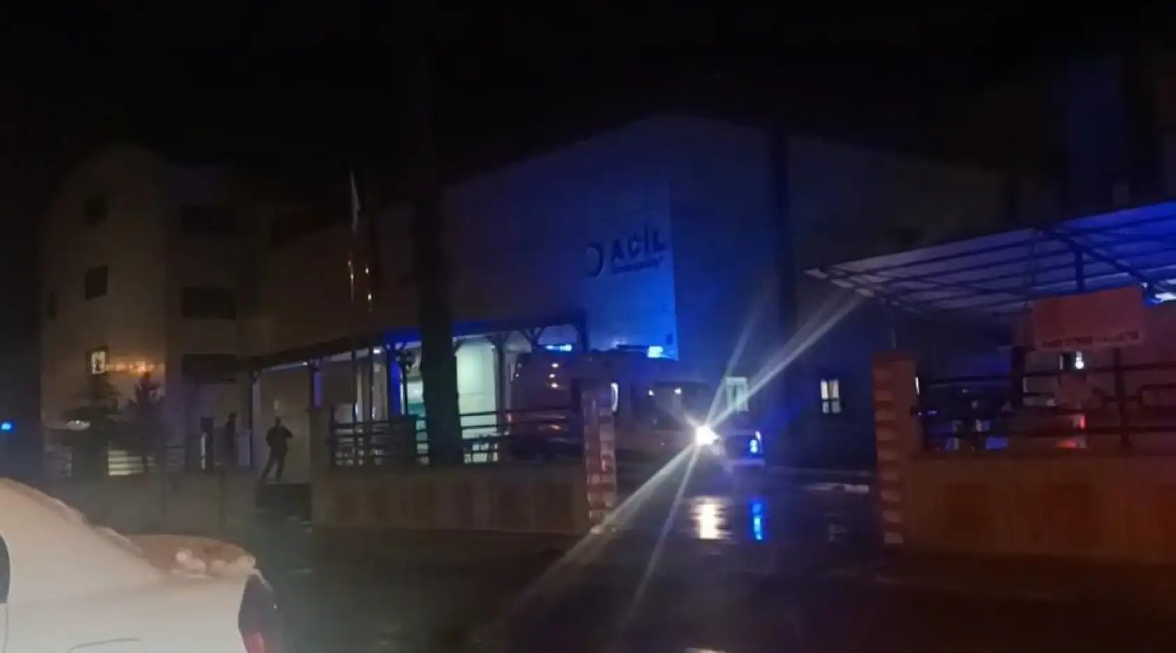 Otomobil şarampole yuvarlandı: 3 yaralı