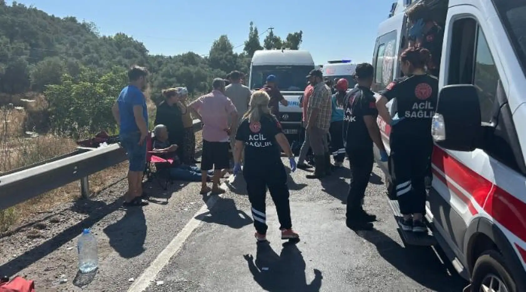 Muğla'da beton mikseri dolmuşa çarptı: 1 ölü, 13 yaralı