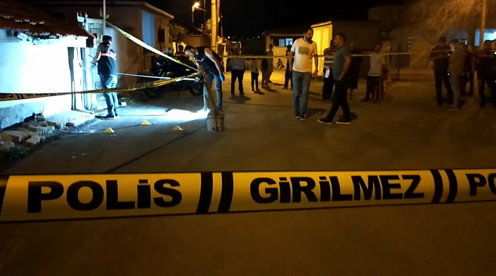 75 yaşındaki adam eşine sinirlenip herkesin gözü önünde intihar etti