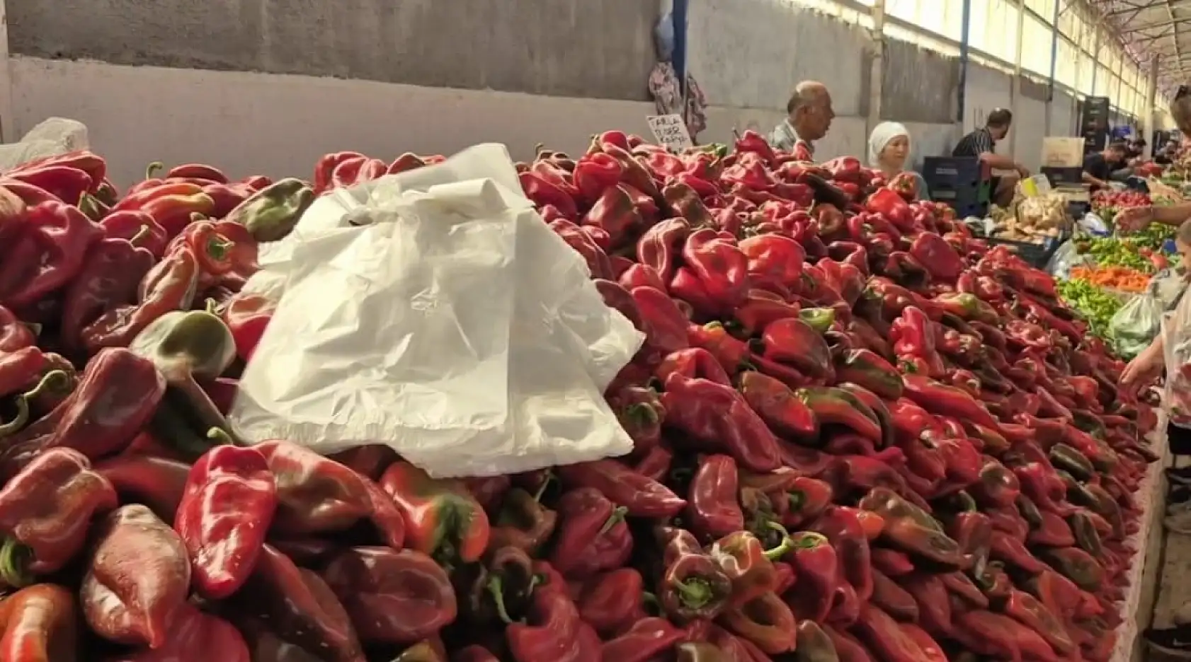 Fethiye'de Kışlık Hazırlıklar Salı Pazarını Renklendirdi