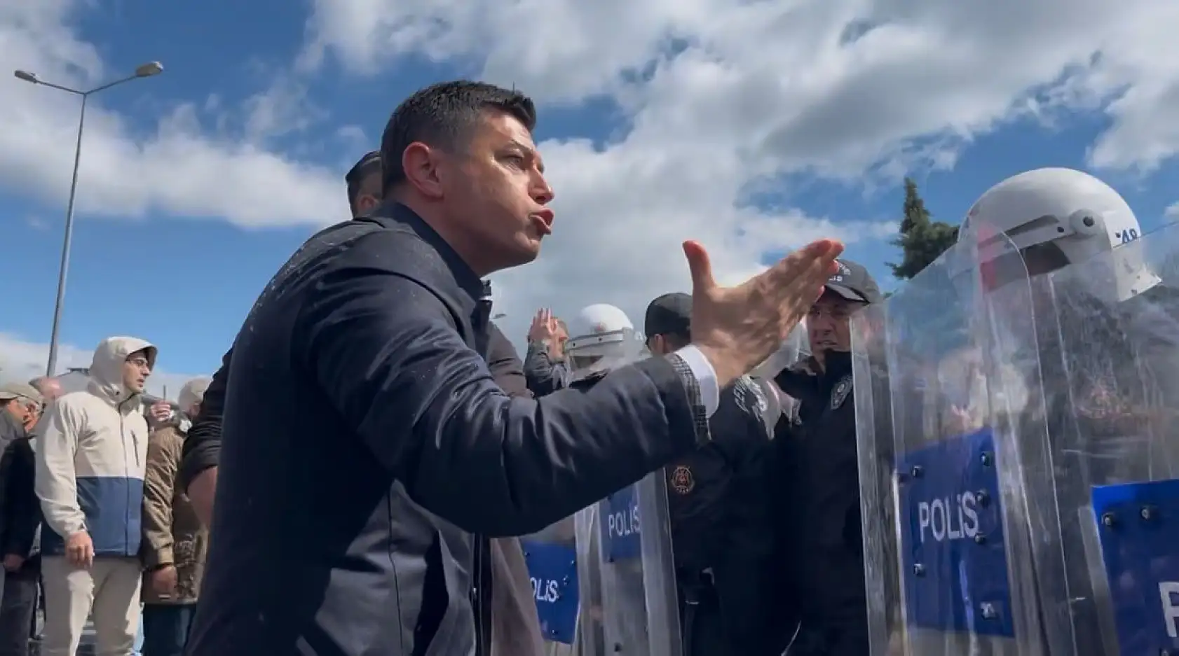 Marmaris Belediye Başkanı Ünlü'nün yargılandığı dava tekrar ertelendi