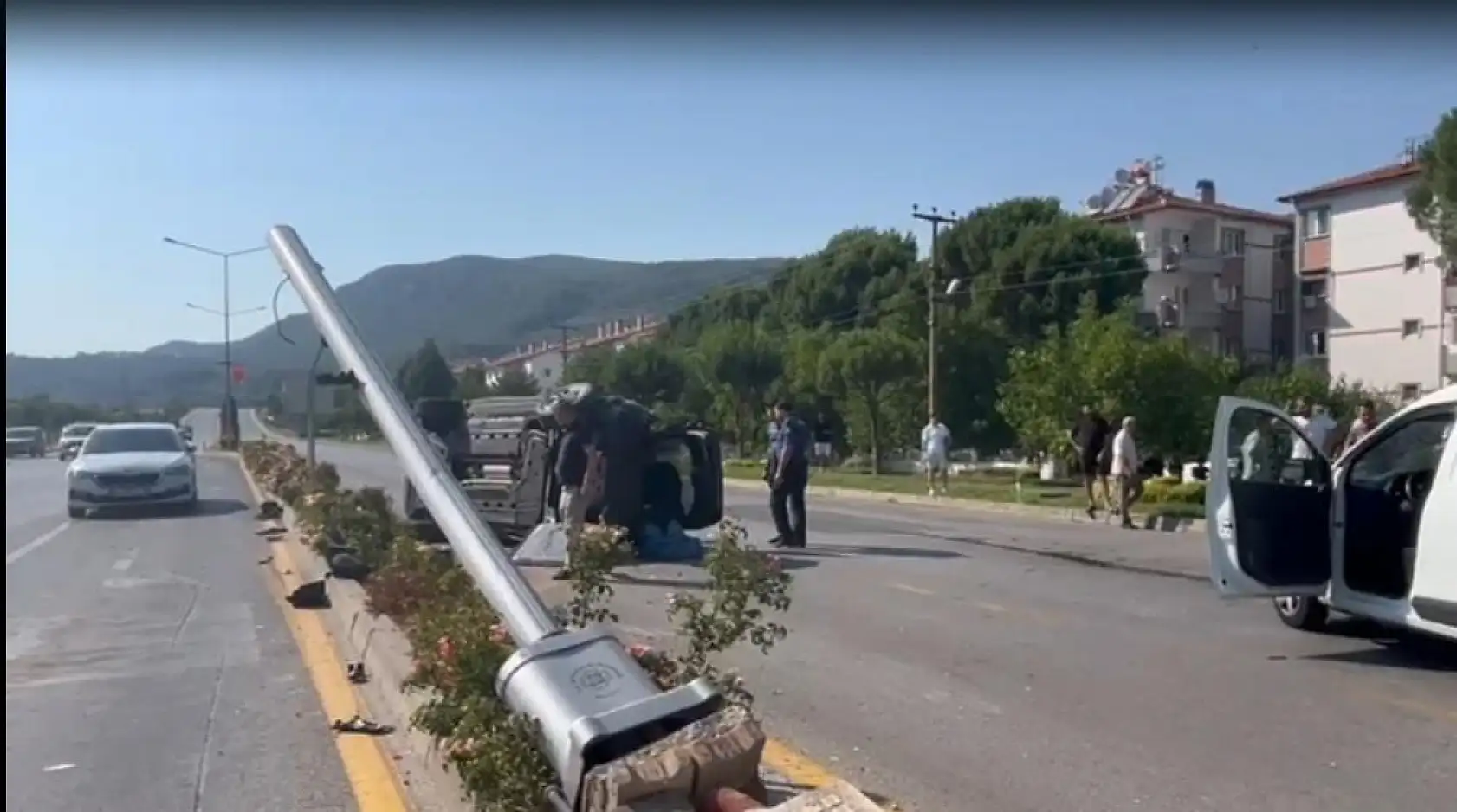 Menteşe'de araçlar hurdaya döndü: 1 yaralı