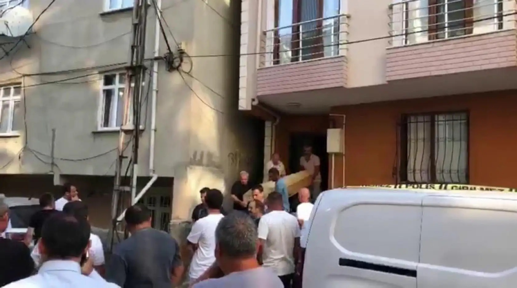 Aile faciası: Anne ve babasını bıçaklayarak öldürdü