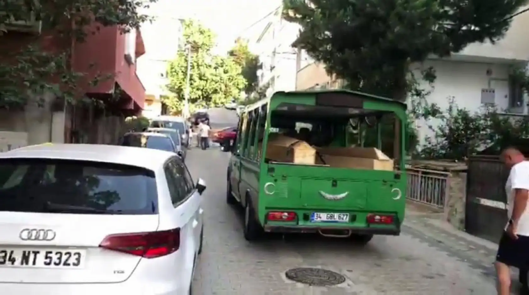 Aile faciası: Anne ve babasını bıçaklayarak öldürdü