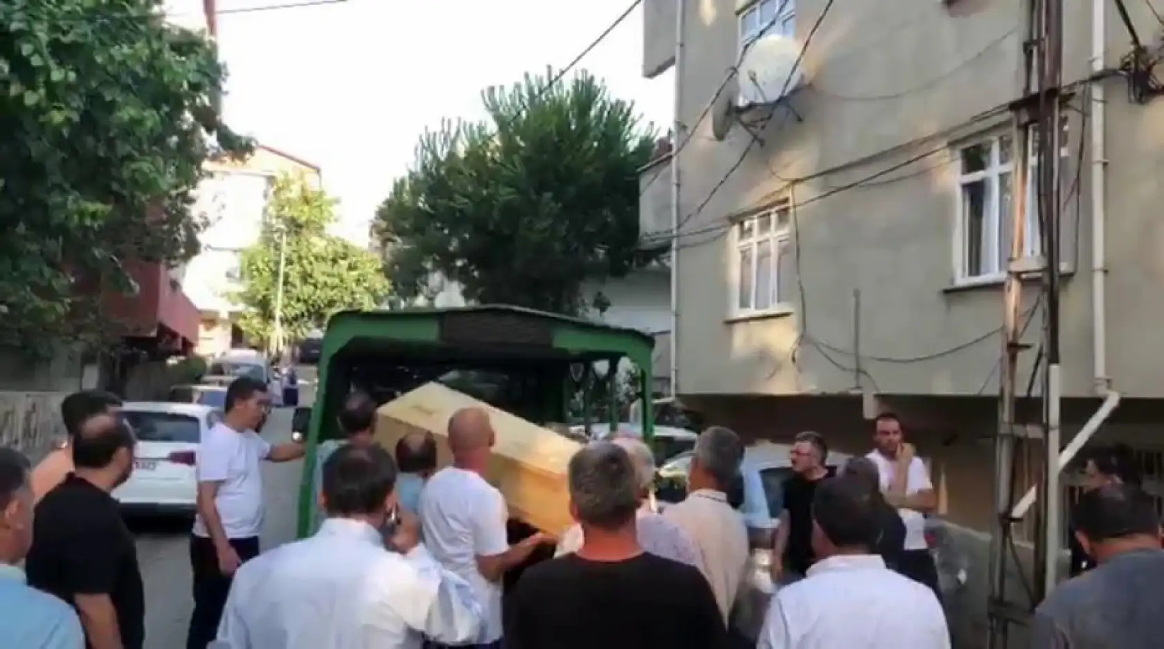 Aile faciası: Anne ve babasını bıçaklayarak öldürdü