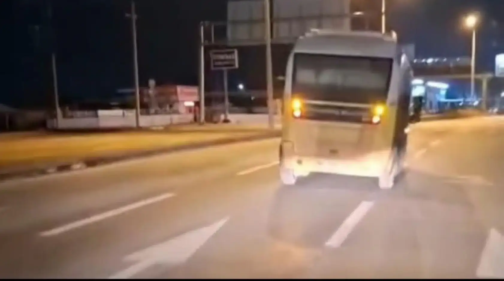 Lastiği Patladı Yine Durmadı: Alkollü Şoför ortalığı birbirine kattı