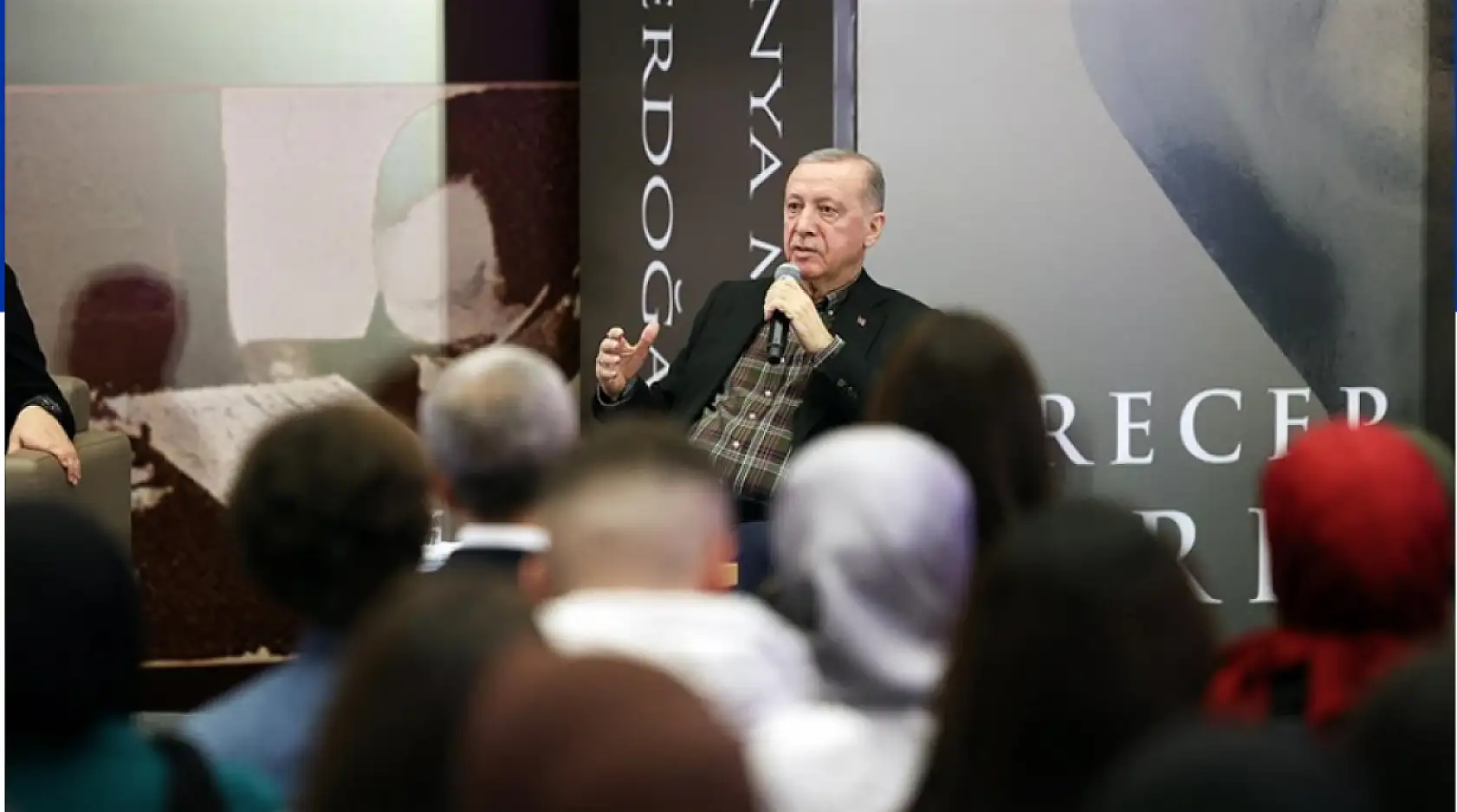 Cumhurbaşkanı Erdoğan, üniversite öğrencilerine verilen bursun 2025'te 3 bin liraya çıkarılacağını açıkladı