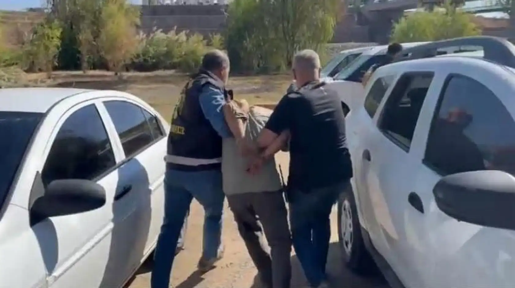 Eş Cinayeti Zanlısını Dövmesi Ele Verdi: Kaçış Barakada Son Buldu