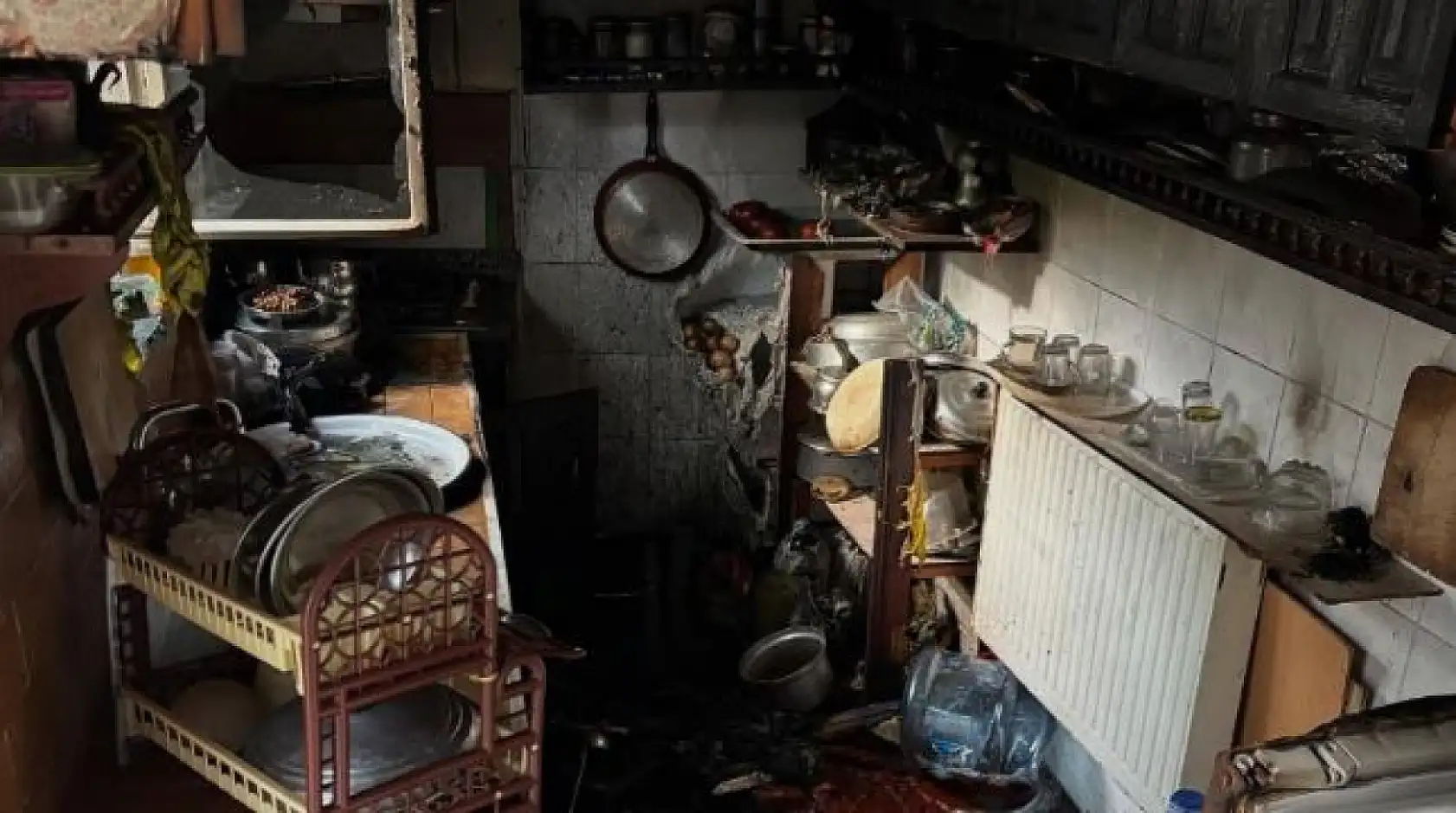 Menteşe'de ev yangını yaşlı adam yaralandı