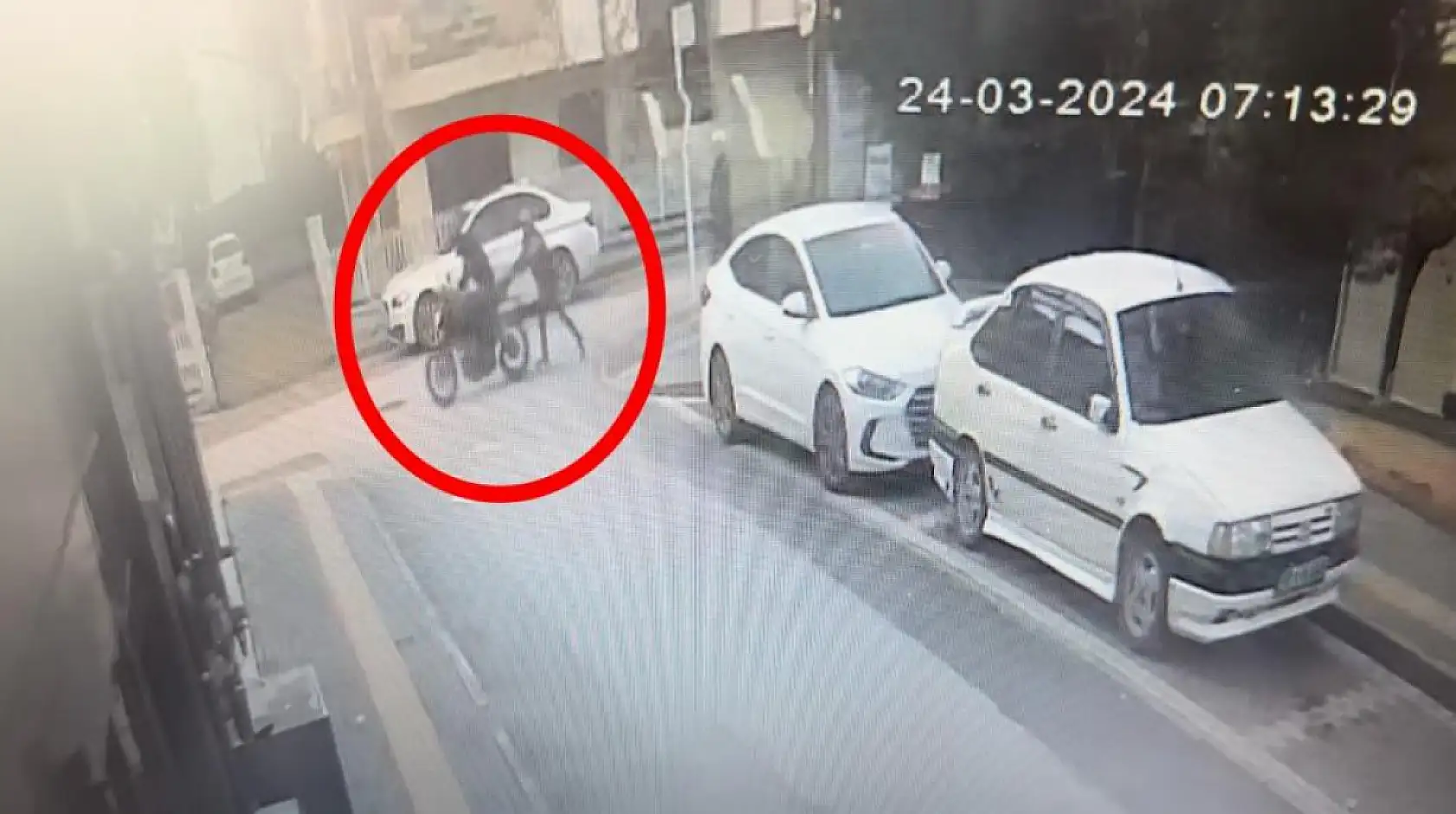 Çekirge misali 3'üncü hırsızlığında kıskıvrak yakalandı