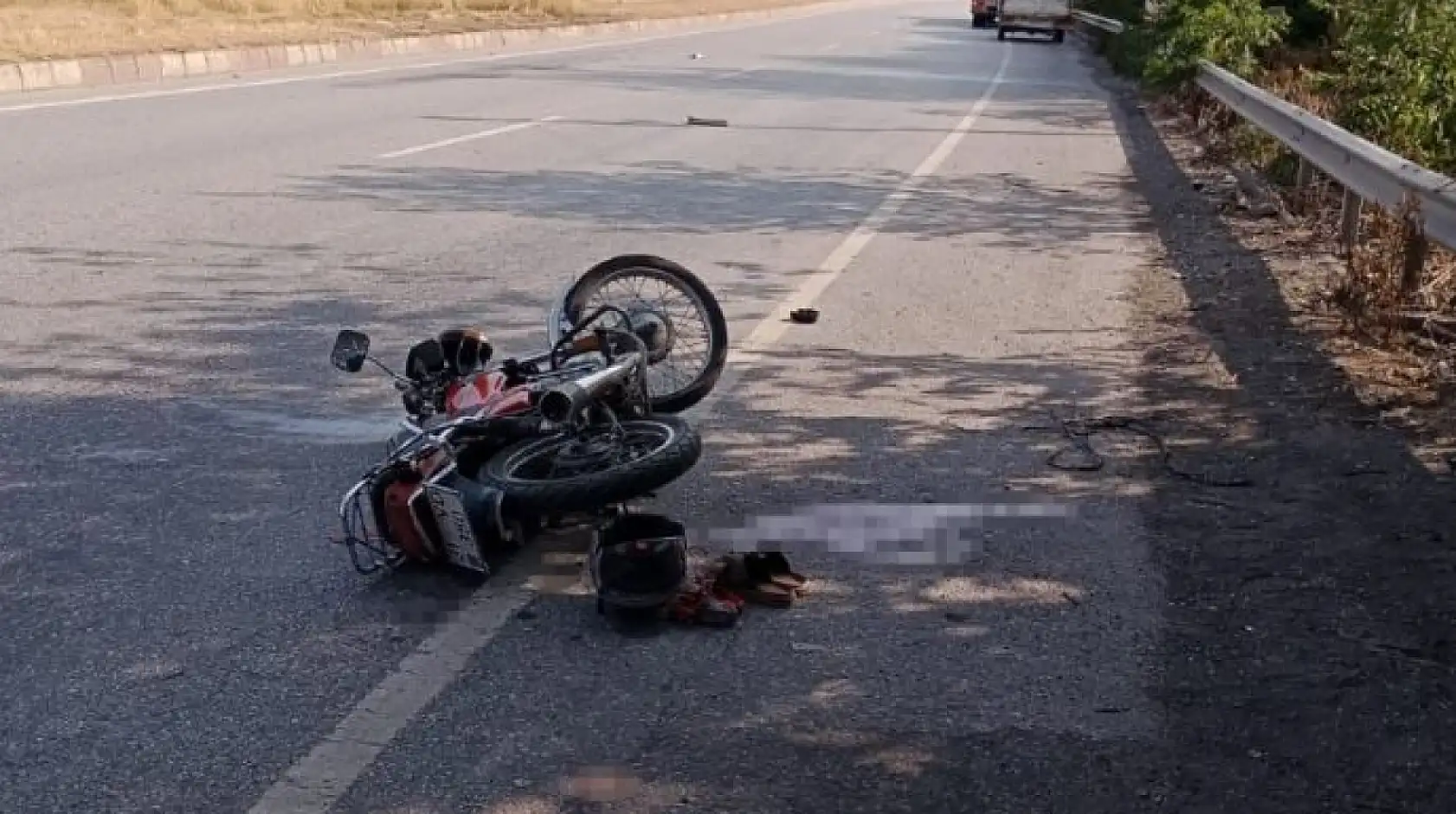 Tırla çarpışan motosikletteki 4 yaşındaki çocuk, 7 günlük yaşam mücadelesini kaybetti