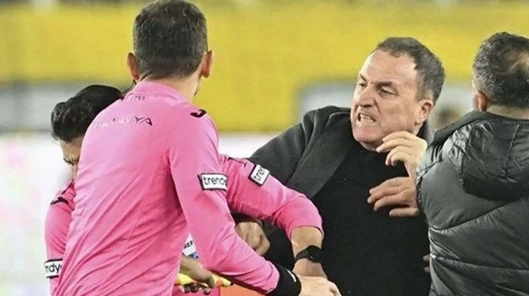 Hakem Halil Umut Meler'e yumruk atmıştı! Faruk Koca futboldan ömür boyu men edildi! Ankaragücü'nün de cezası belli oldu