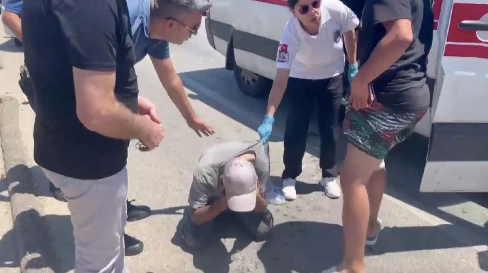 Kontrolü kaybedip beton bloka çarptı, kazayı duyan baba fenalık geçirdi