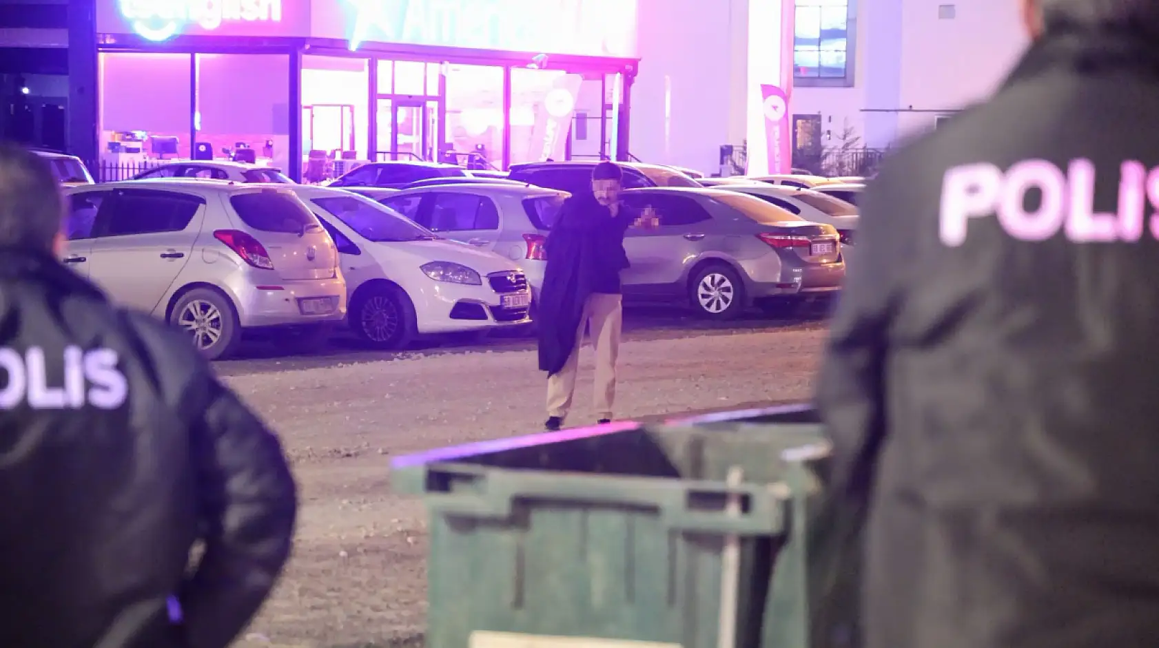 'Kaybedecek bir şeyim yok' diyen şahıs bıçakla kendini yaraladı