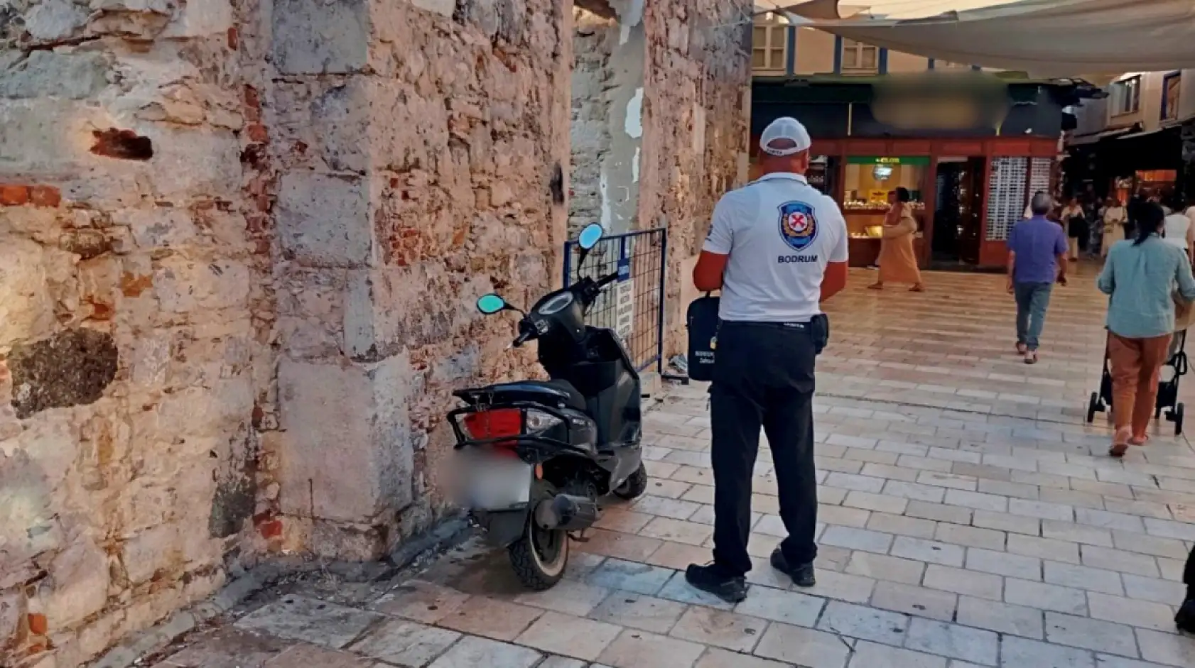 Bodrum zabıtasından motosiklet ve skuter denetimi