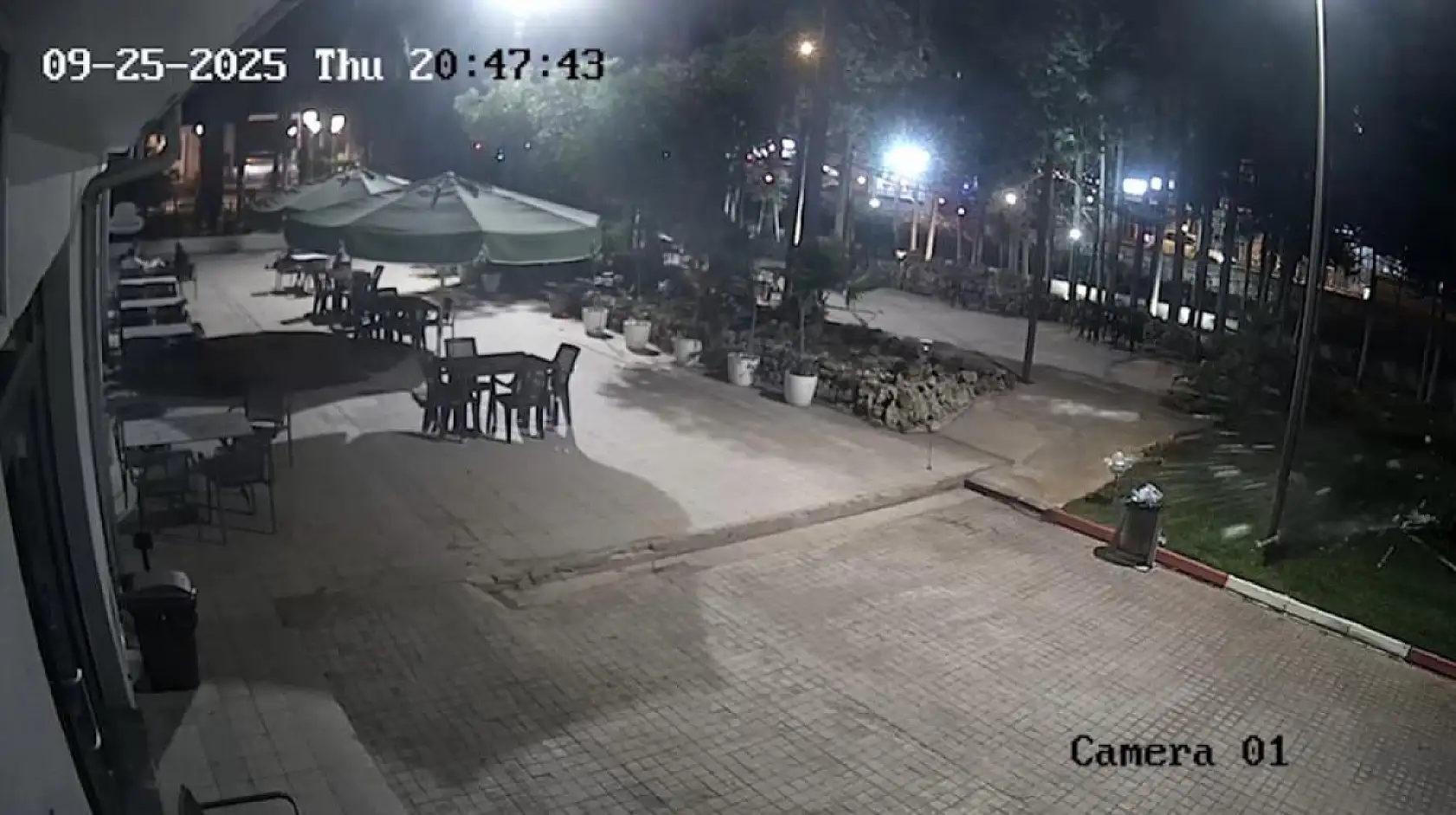 Gökyüzünden Gelen Dev Buz Kütlesi Güvenlikleri Şaşkına Çevirdi