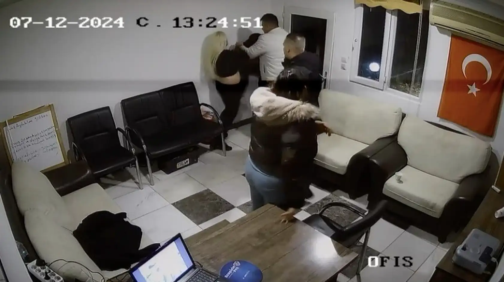 Annenin tekme tokat dövdüğü taciz şüphelisine ilk duruşmada 10 yıl hapis