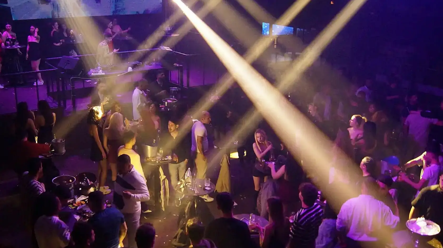 Fethiye'de DJ Reman, Bu Gece Skyfall Sahnesinde