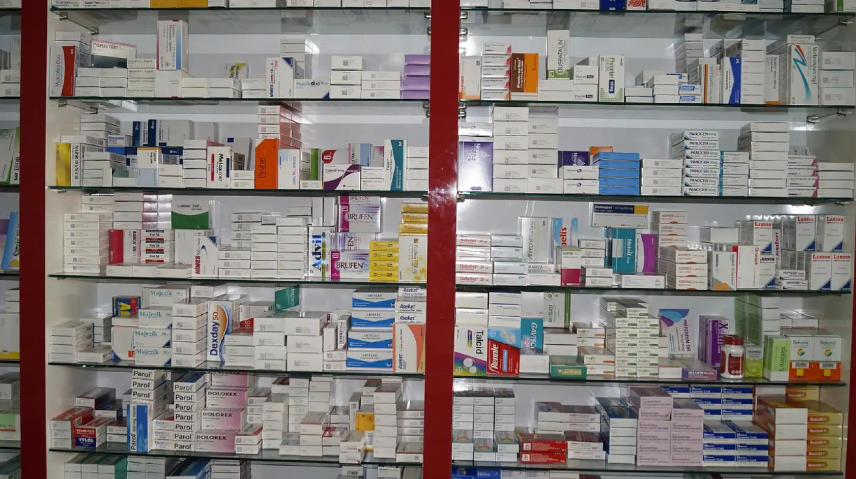 Fethiyeli Eczacı Buse Helvacıoğlu, 'İlaç Krizi Halk Sağlığını Tehdit Ediyor'