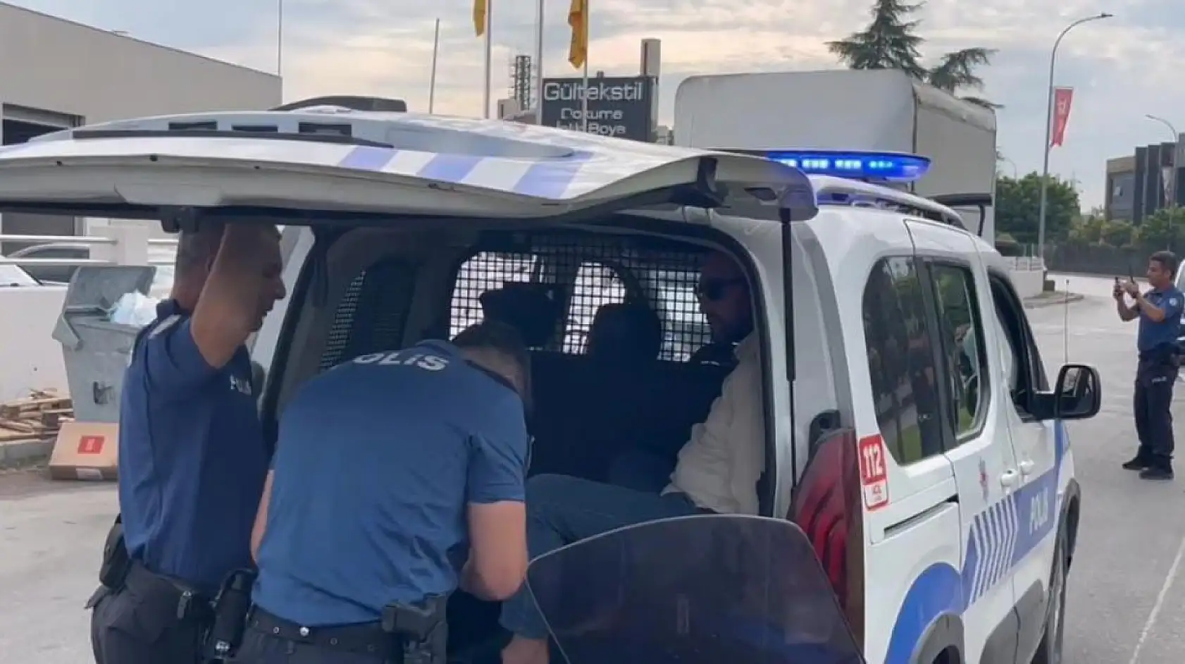 Takibe aldığı husumetlisini yol ortasında kurşuna dizdi