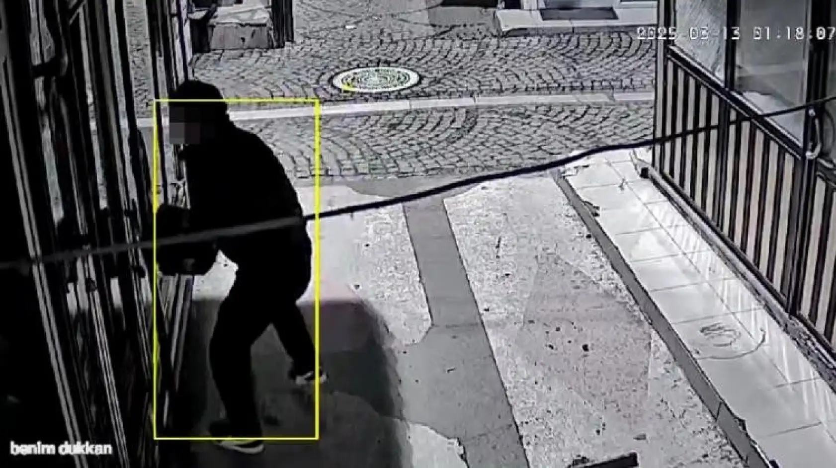 Elini kesen hırsızı kan izleri ele verdi