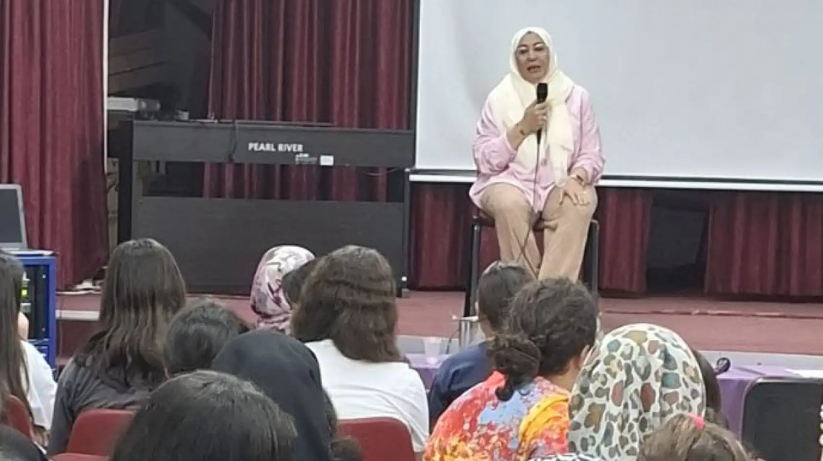 Fethiye'de Yaz Kur'an Kursunda Öğrencilere 'İletişim ve Sınır Koyma' Semineri