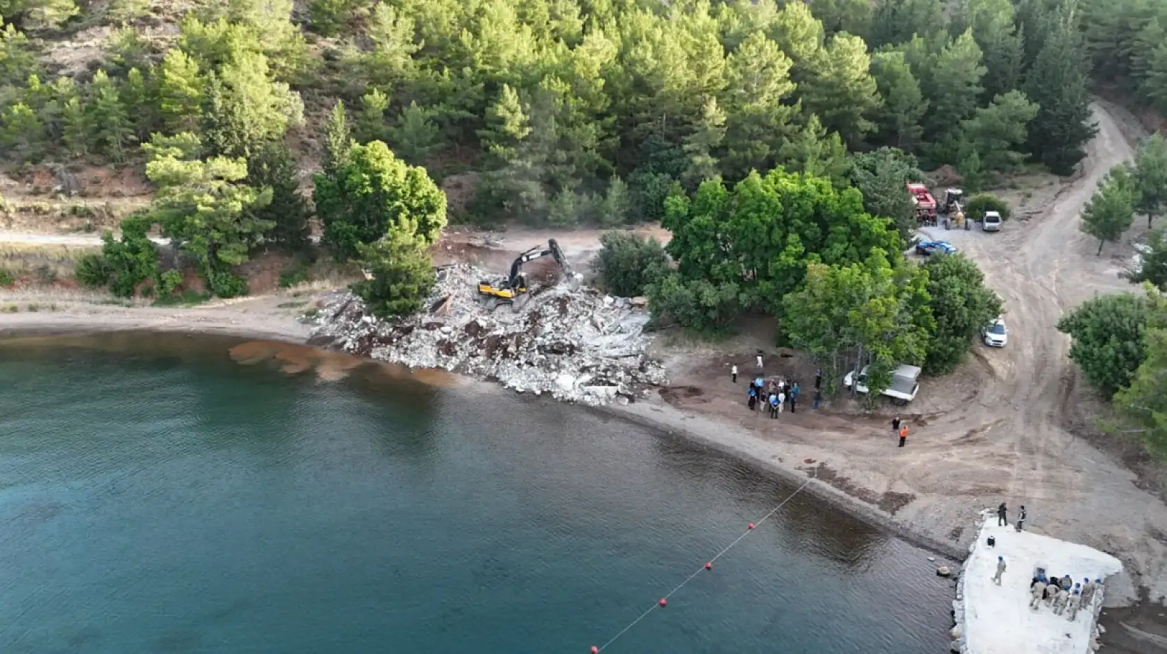 Sezer Durmuş Kille Koyu'ndaki Yıkıma İsyan Etti! 'Burada Tüyü Bitmemiş Yetimin Hakkı Var'