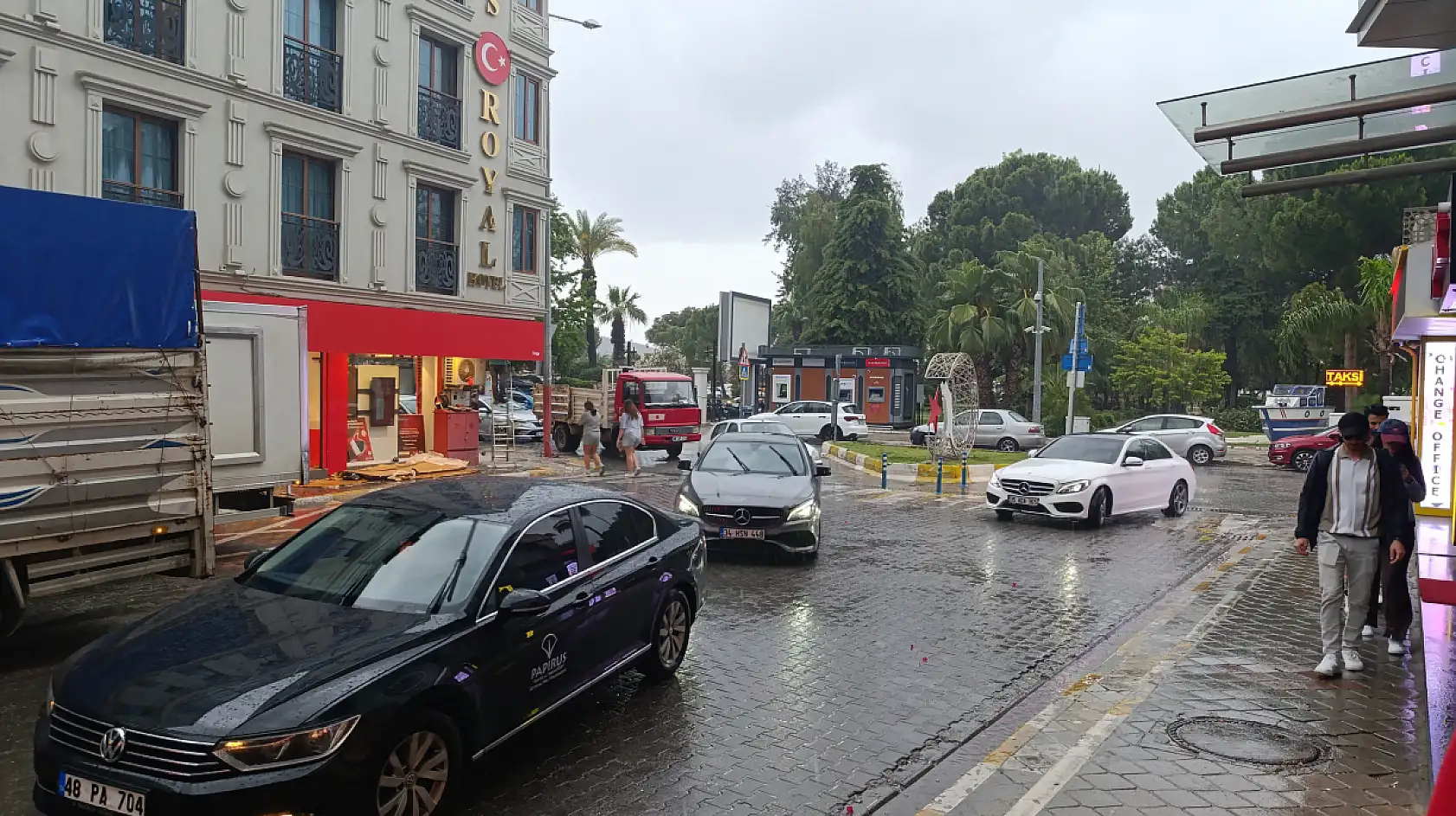 Fethiye'de gün ortasında hava değişimi