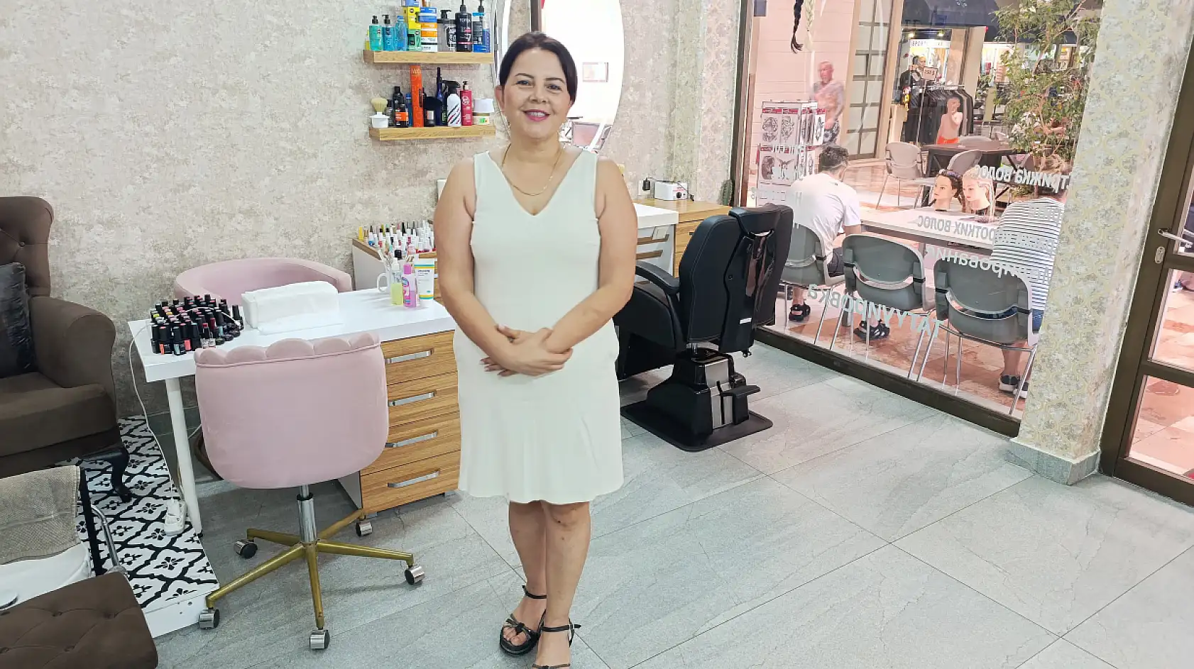 Fethiye'de otel kuaförü Emine sezondan ümitli