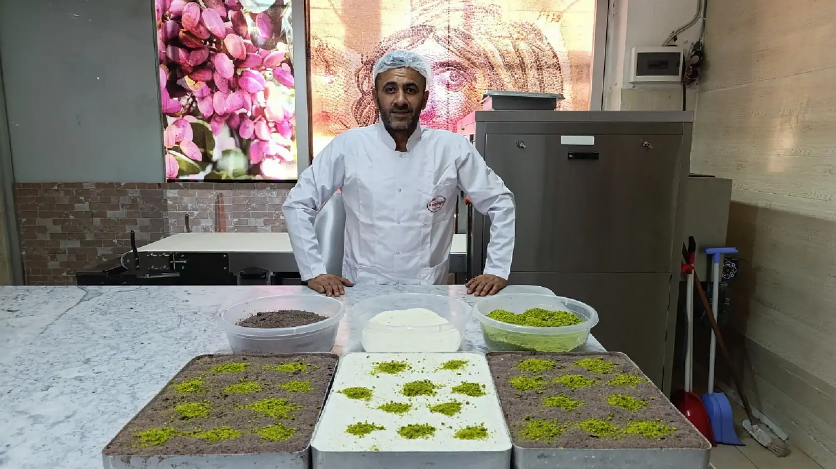 Fethiye'ye Soğuk Baklavayı İlk Getirenlerden Anteplioğlu Tatlı Dünyası, Lezzetiyle Yine Fark Yaratıyor