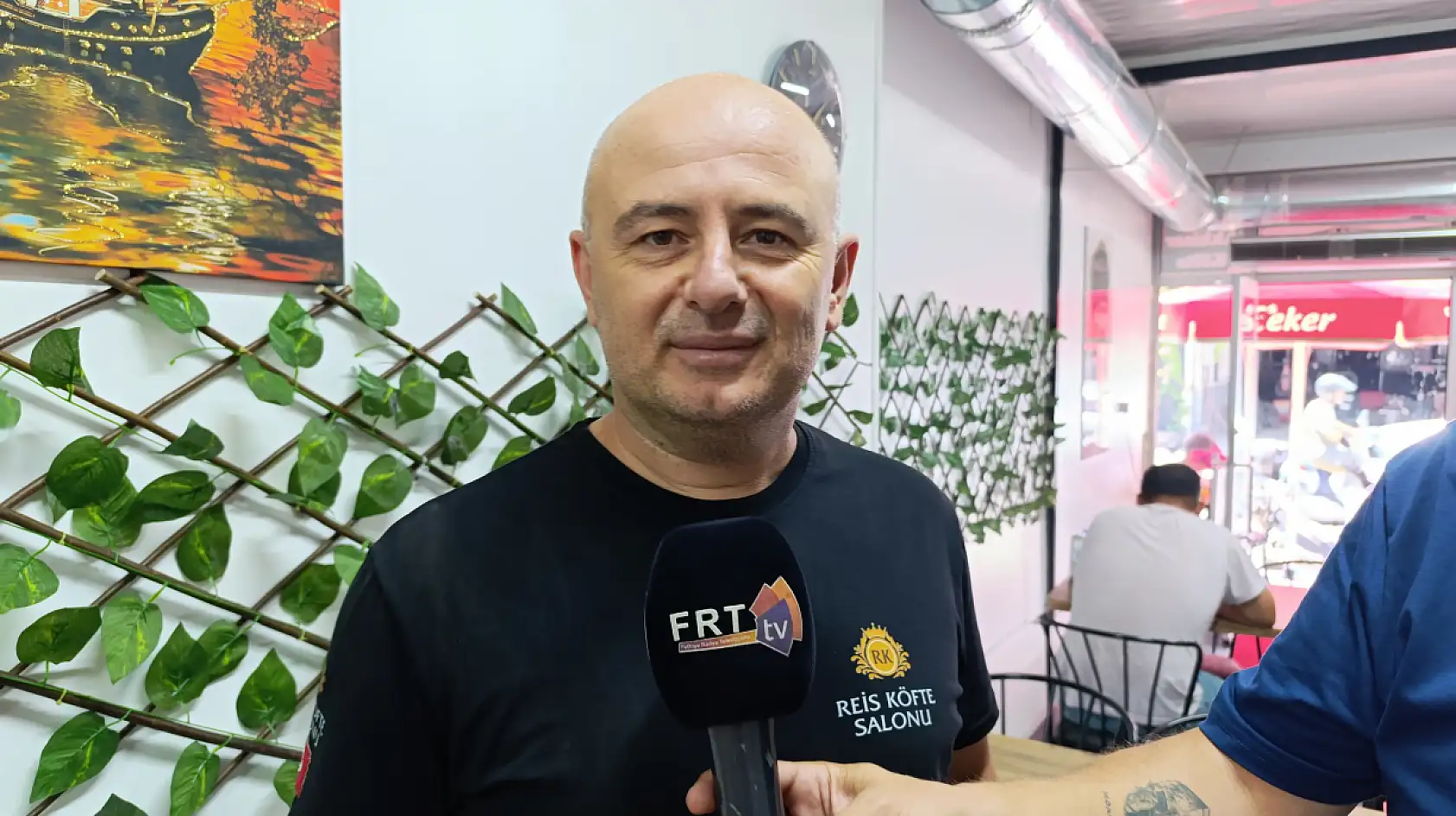 Fethiye'de Akhisar lezzetleriyle Reis Köfte'den lokum gibi kokoreç