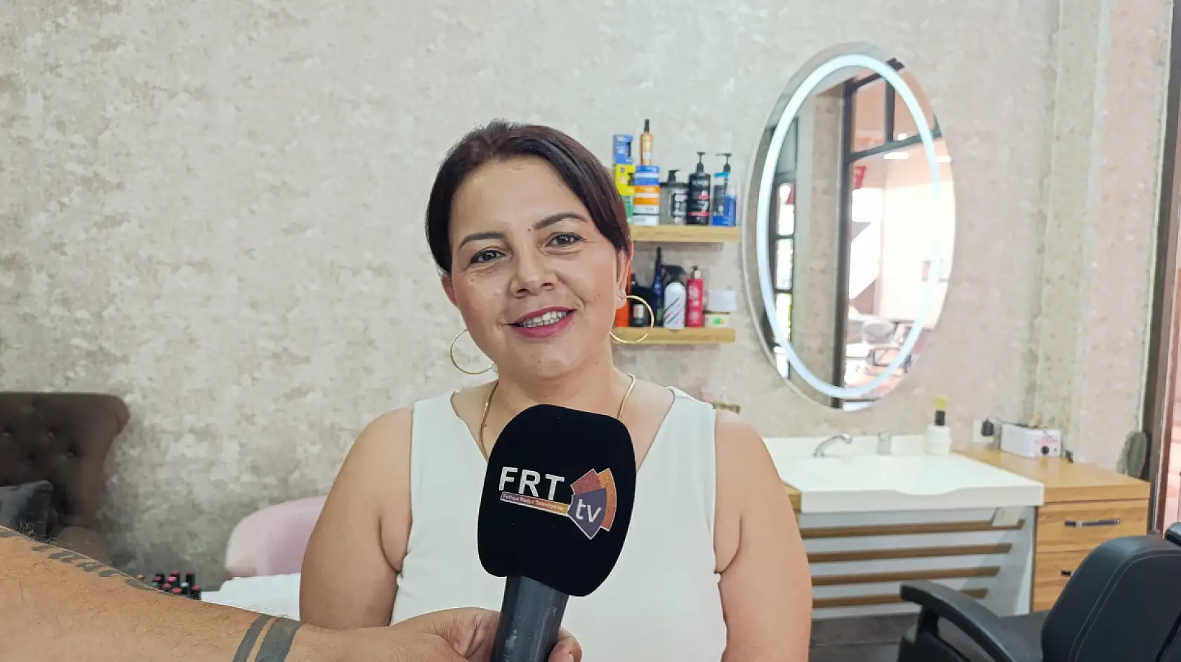 Fethiye'de otel kuaförü Emine sezondan ümitli