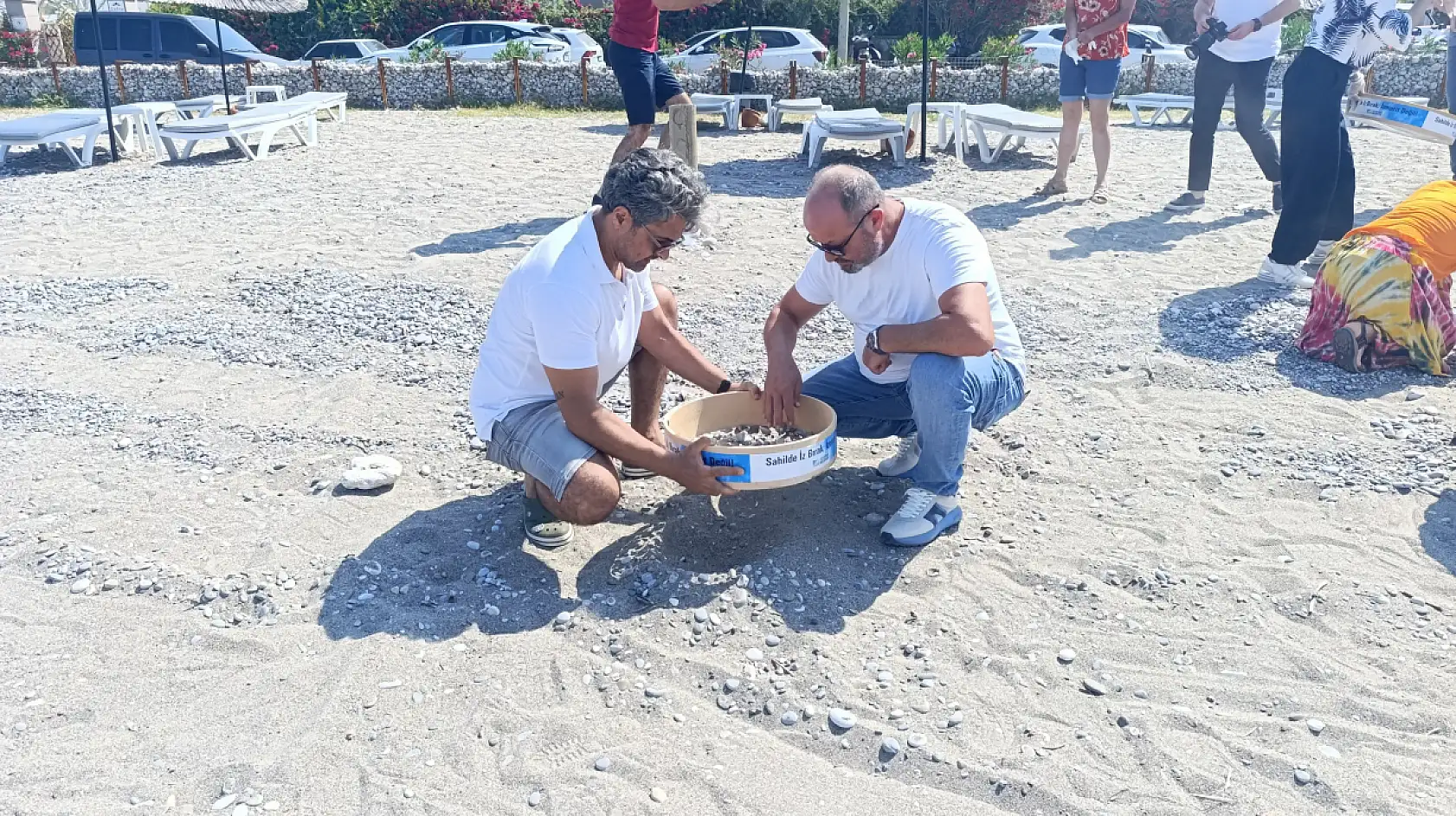 Fethiye'de Çevre Haftası'nda izmarit temizliği yapıldı