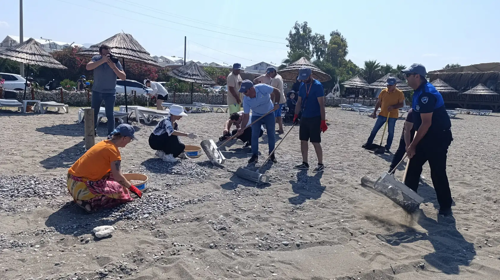 Fethiye'de Çevre Haftası'nda izmarit temizliği yapıldı