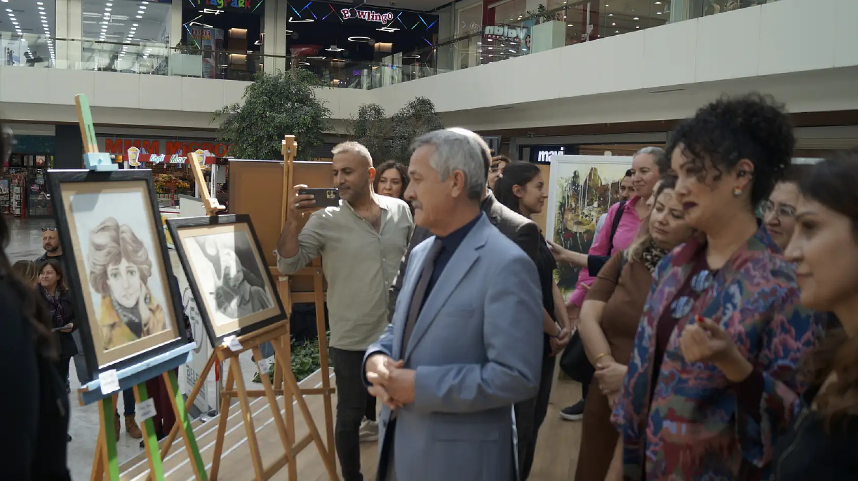 Fethiye Belediye Fen Lisesi Öğrencilerinden 'Kadınların İzinde' Resim Sergisi