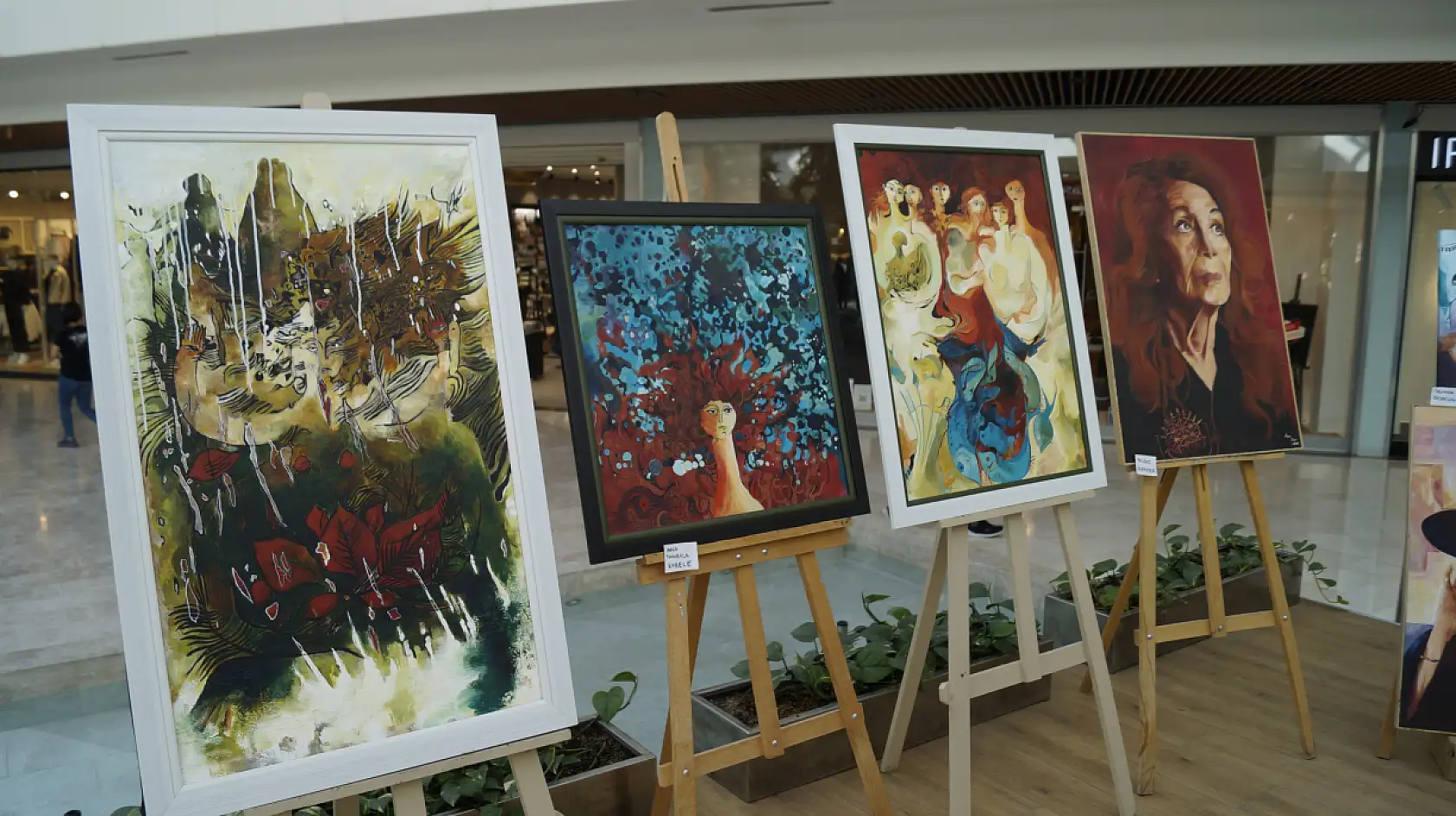 Fethiye Belediye Fen Lisesi Öğrencilerinden 'Kadınların İzinde' Resim Sergisi