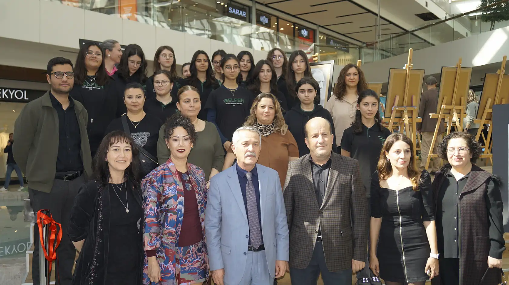 Fethiye Belediye Fen Lisesi Öğrencilerinden 'Kadınların İzinde' Resim Sergisi