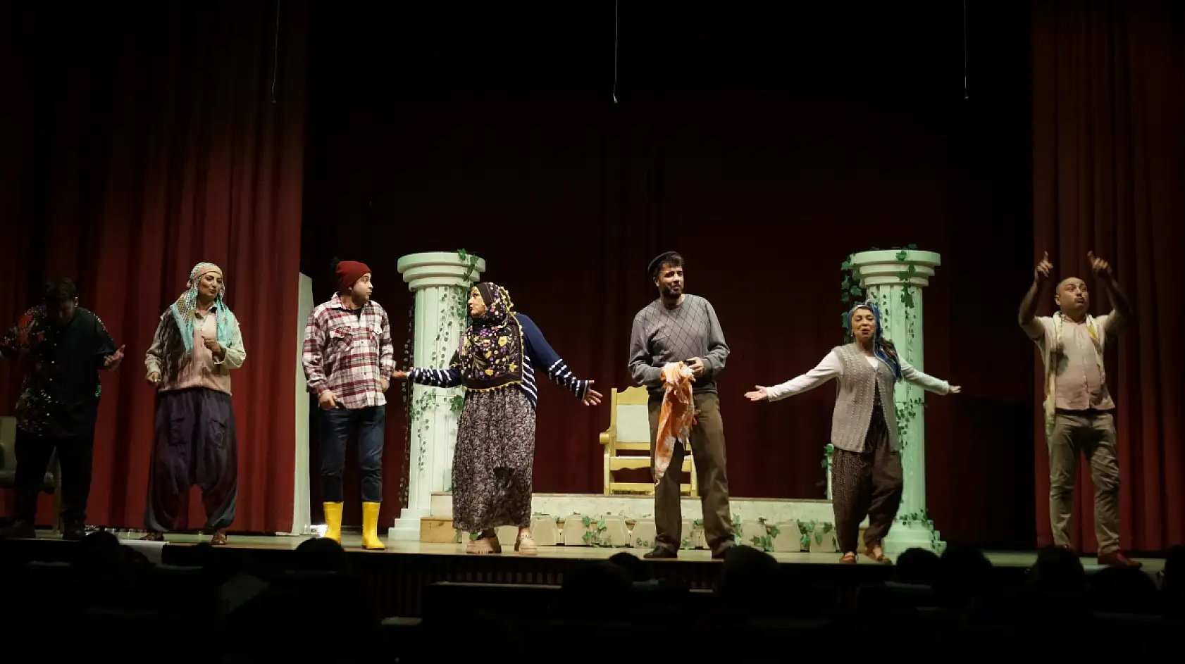 'Aşk Grevi' Fethiye'de seyircisiyle buluştu