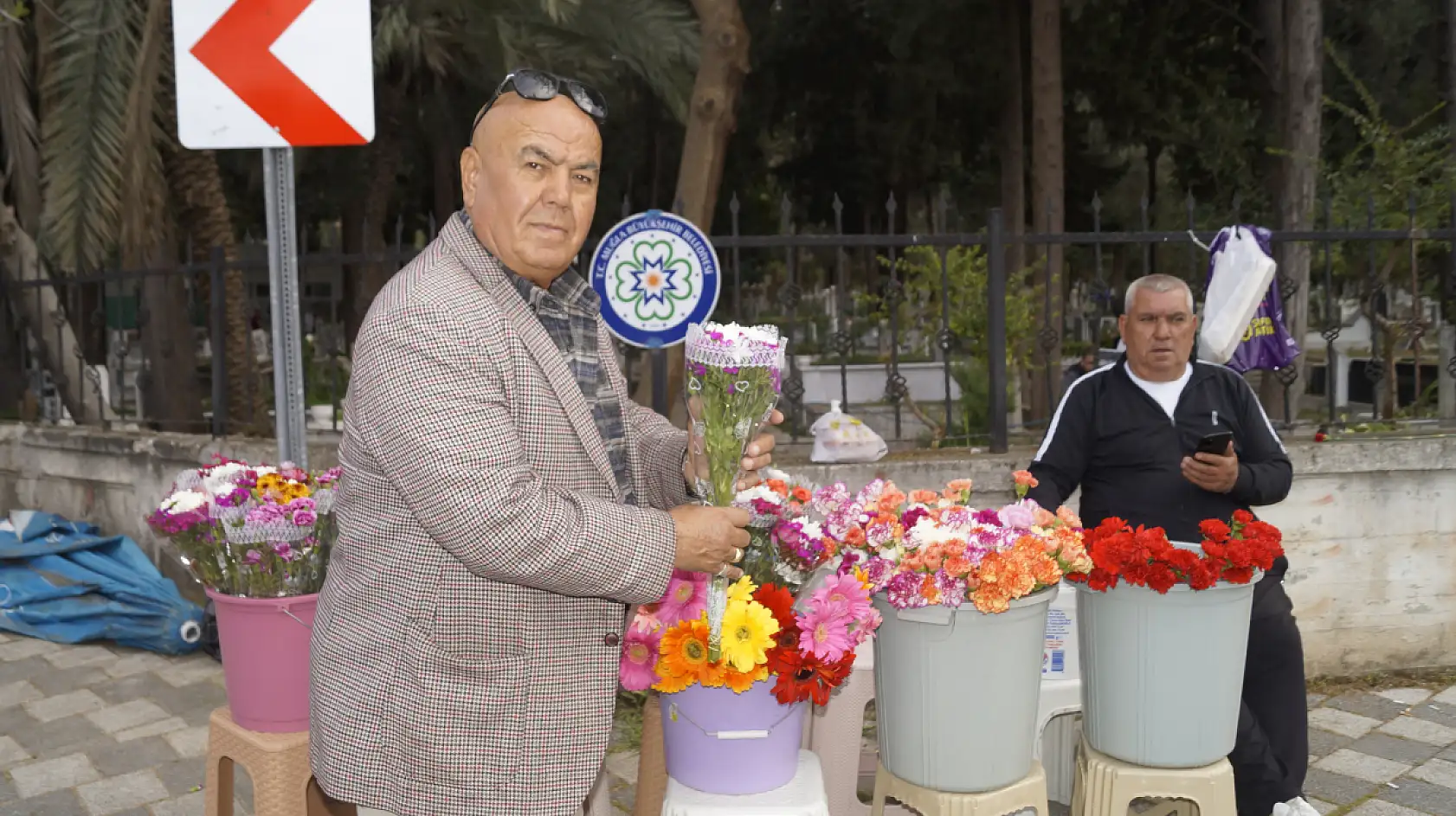 Fethiye'de mezarlıklarda bayram öncesi yoğunluğu