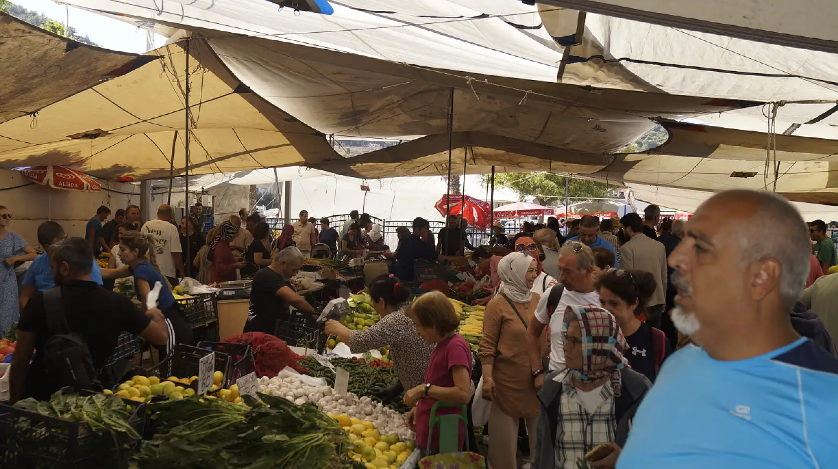 Fethiye Cuma Pazarı'nda Çiftçi Yeşil, Pazarda Kayıtlı Olmak Şart