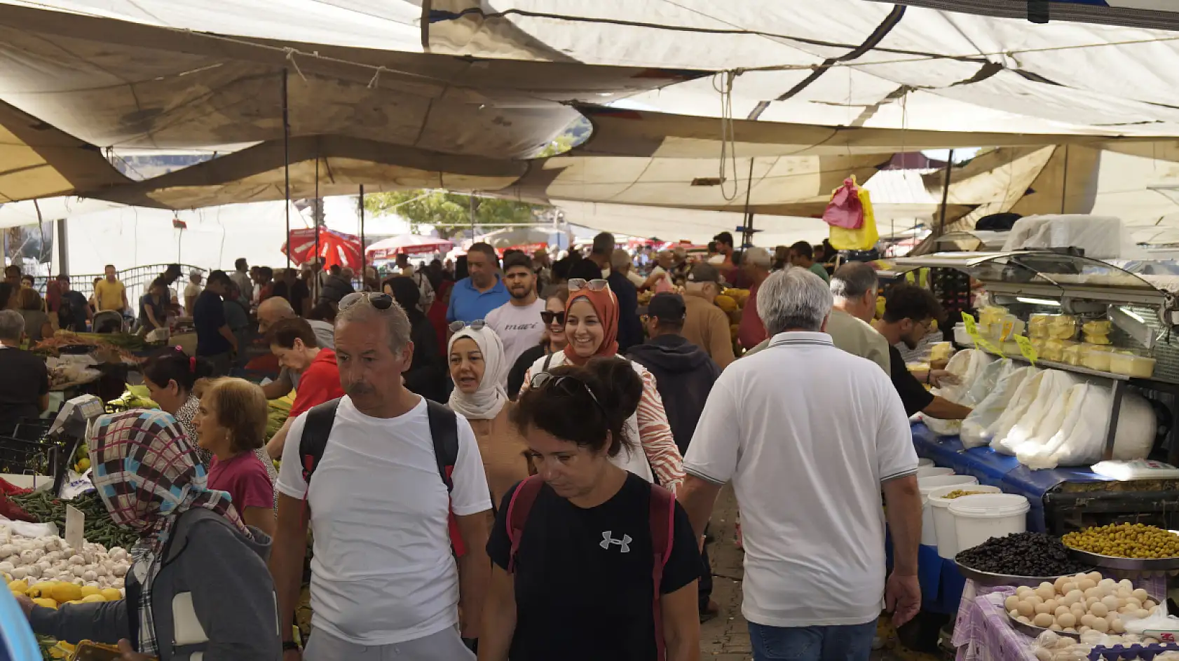 Fethiye Salı Pazarında Mandalina Sezonu Başladı