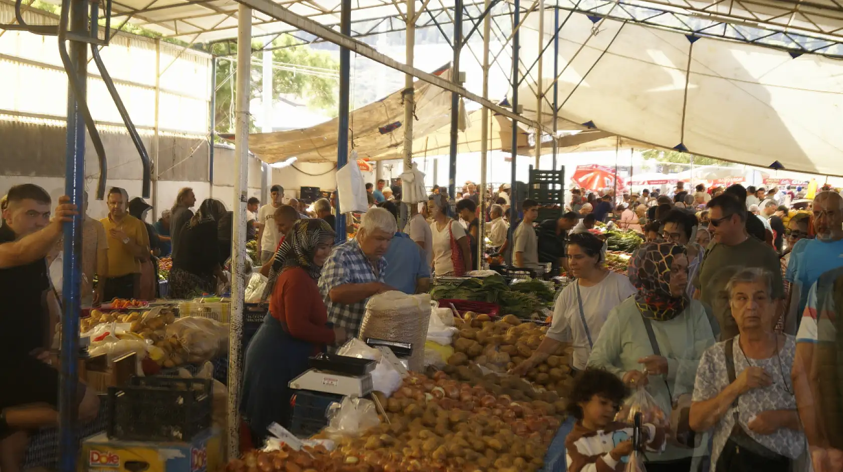 Fethiye Cuma Pazarı'nda Çiftçi Yeşil, Pazarda Kayıtlı Olmak Şart