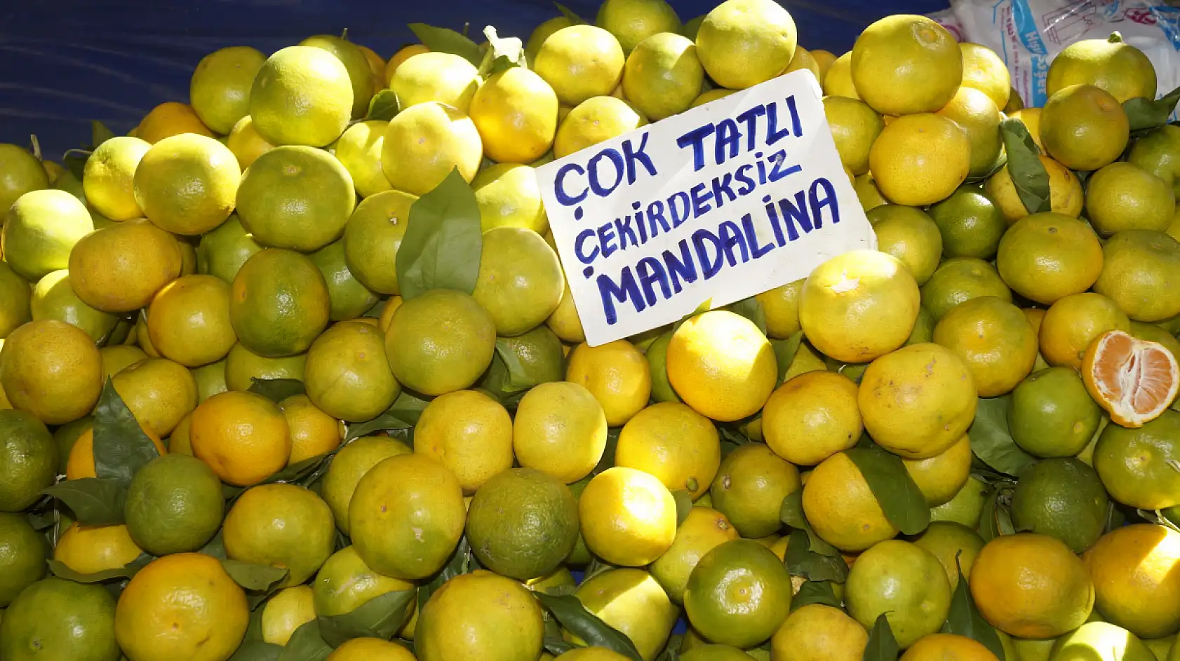 Fethiye Salı Pazarında Mandalina Sezonu Başladı