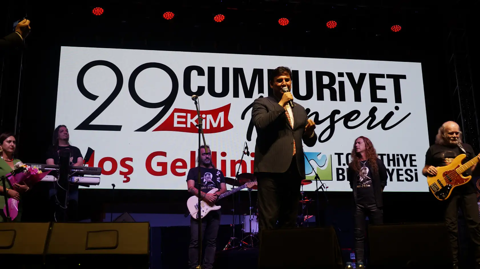 Fethiye Beşkaza Meydanı'nda Kurtalan Ekspres Rüzgarı Esti