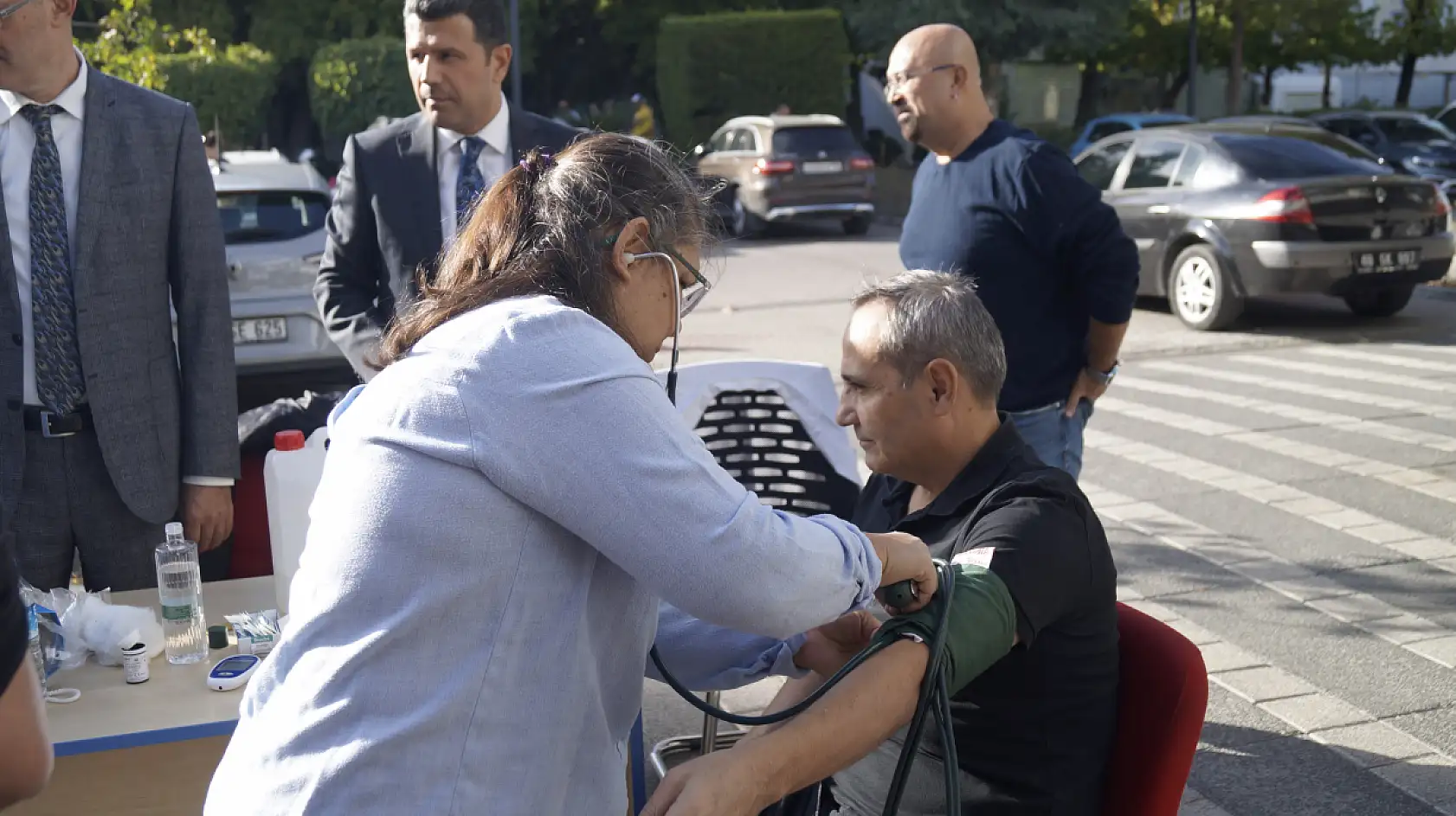 Fethiye Kaymakamı Ertaş, Ücretsiz Kan Şekeri Ölçümüne Katılım Sağladı