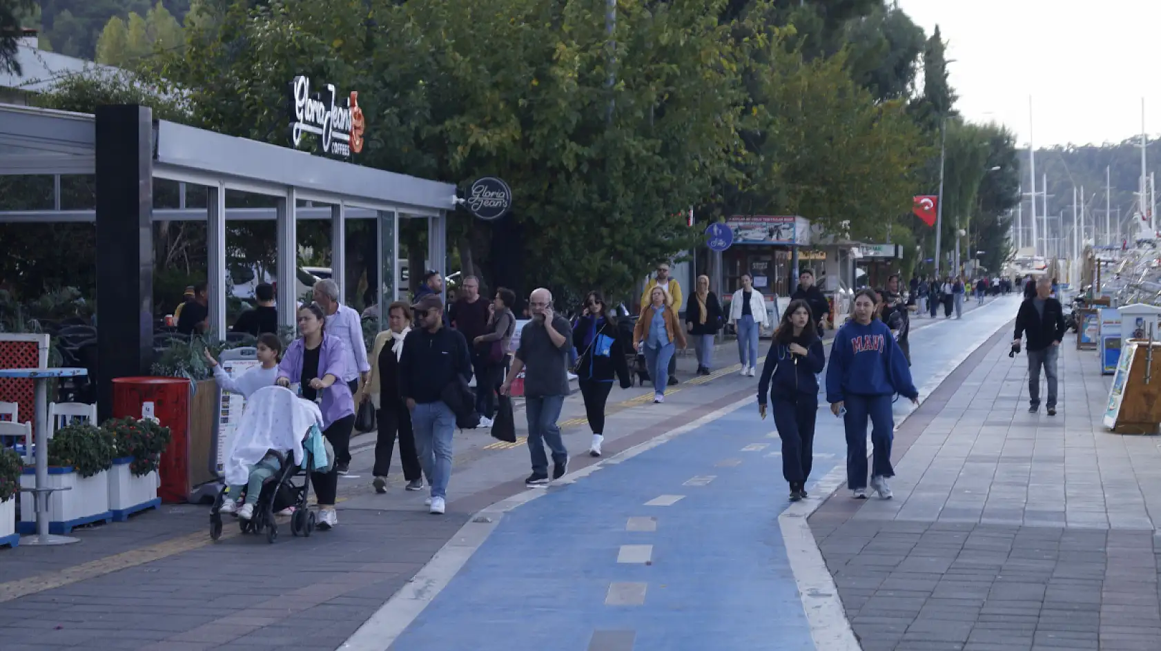 Kasım ayında Fethiye'de bahardan kalma bir gün sıcaklık 26 dereceyi buldu