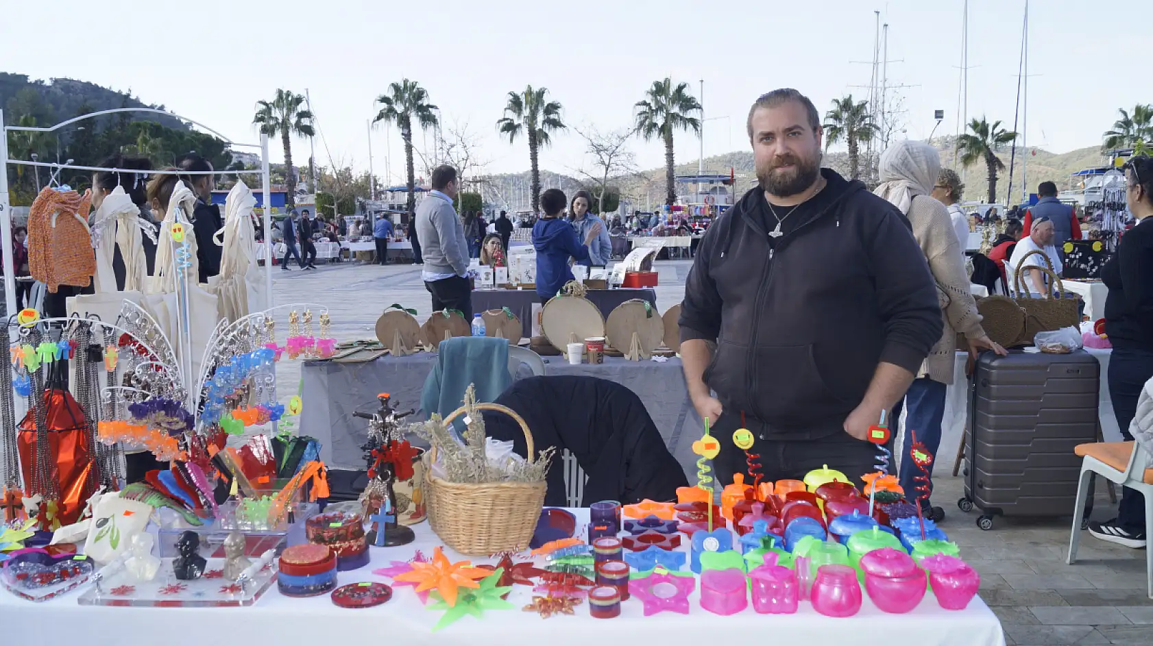 Fethiye Beşkaza Meydanı'nda 'Yeni Yıl Pazarı' Coşkusu