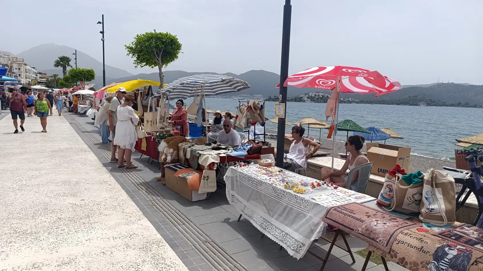 Fethiye'de bu kermes sadece alışveriş için değil, aynı zamanda bir yardım eli